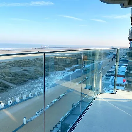 Sea Retreat With Views, Cleaning Included *