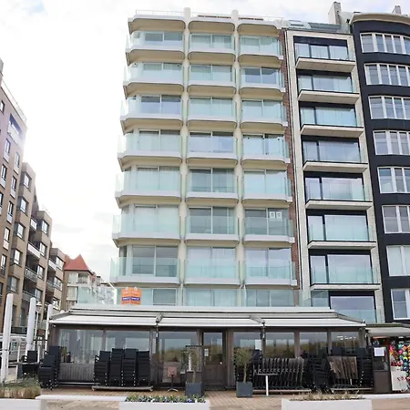 Sea Retreat With Views, Cleaning Included Lägenhet